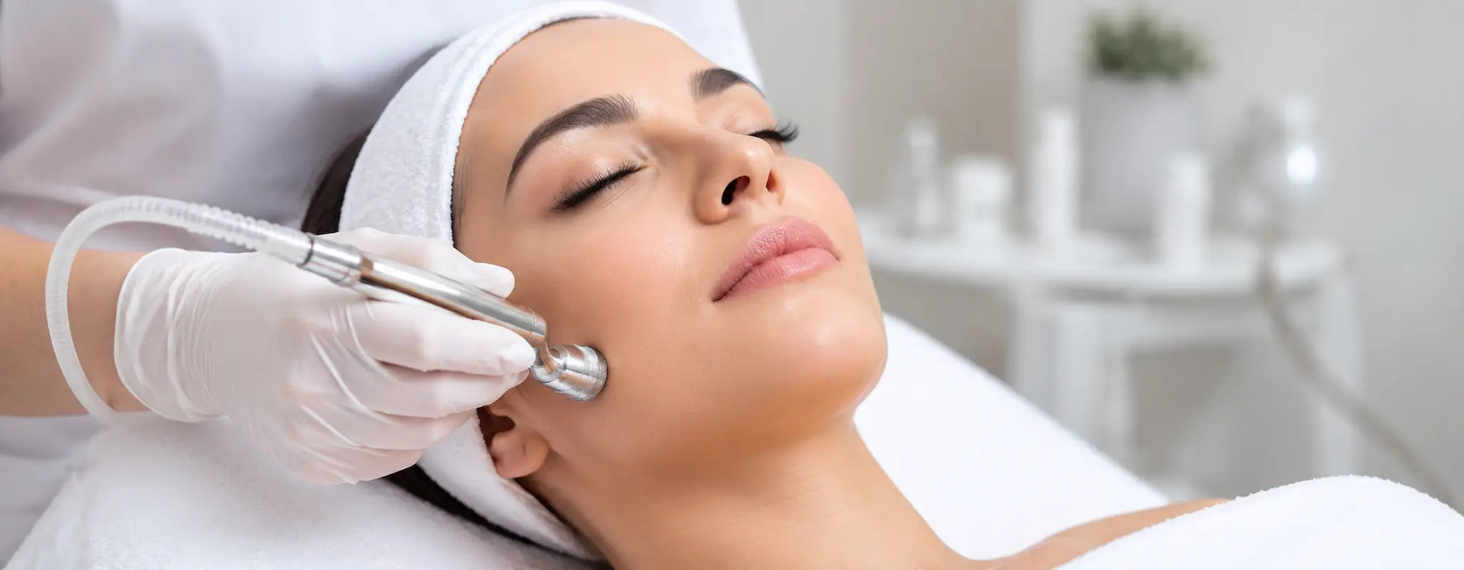 Microdermoabrasão de rosto na H2o Estética Leiria