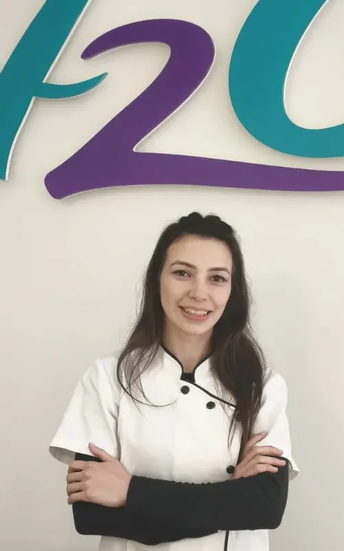 Andressa Dos santos Silveira Esteticista cosmetologista certificada, com 8 anos experiência.